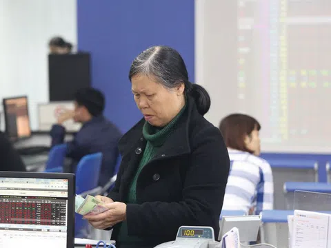 Cổ tức cuối năm còn hấp dẫn hay không còn phụ thuộc vào thị giá cổ phiếu
